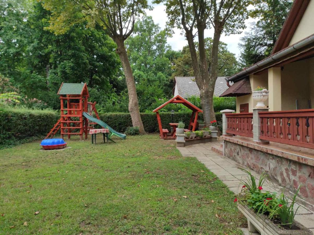 Balatonszemesi Nyaralohaz Villa Buitenkant foto